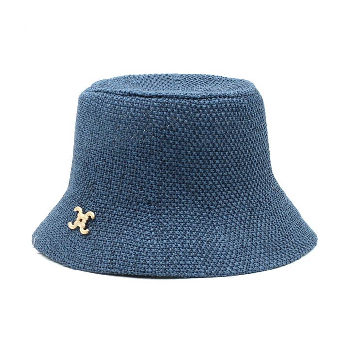 Bob med liten metallisk CC-logotyp – Somrigt material för wholesale av Vimoda