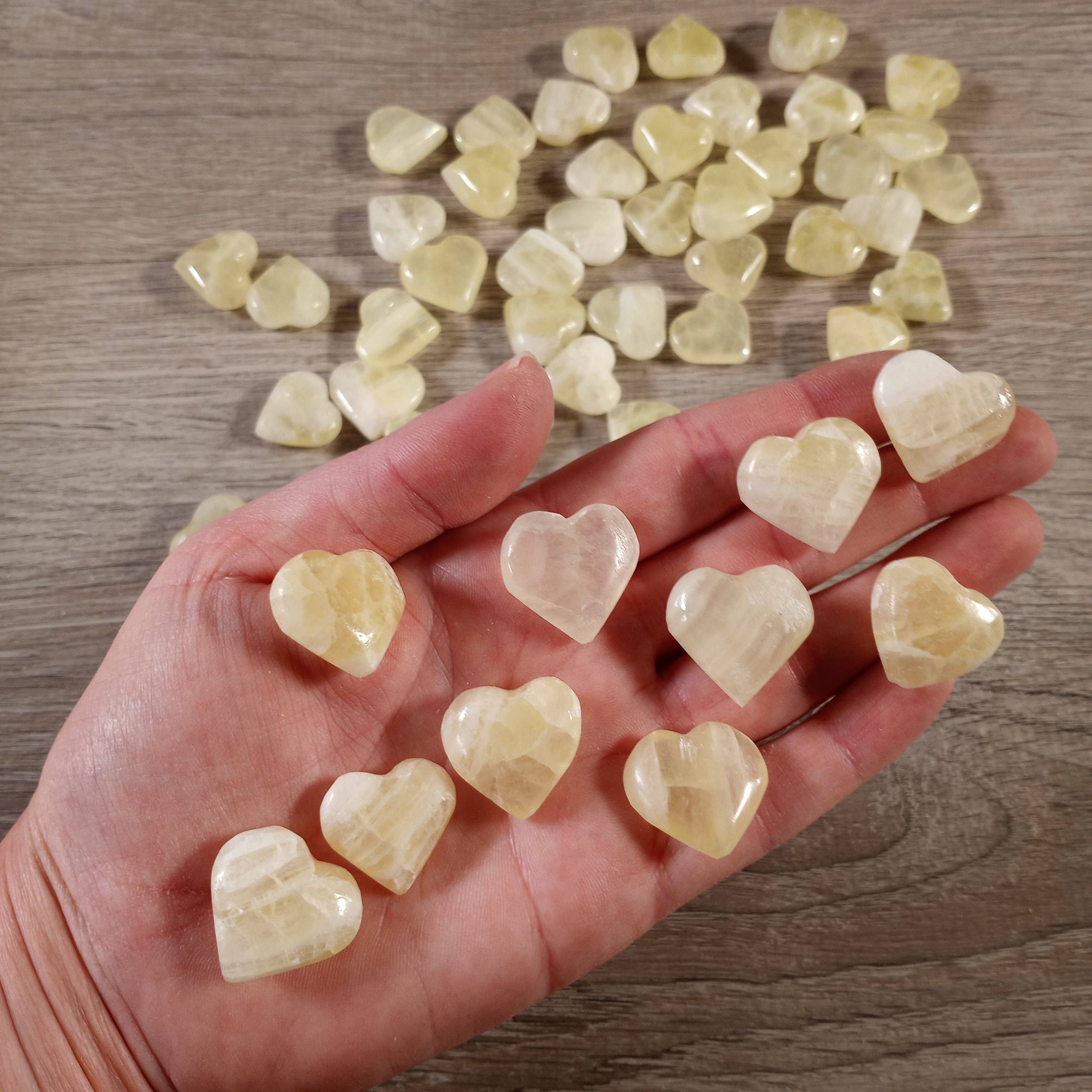 Keystone Crystals - Vente Pierre et cristal de spiritualité - Petits cœurs en pierre précieuse sculptés à la main – Cœur en cristal en gros1