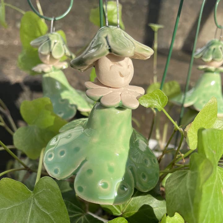 Pannonhem AB. - Wholesale Garden/Lawn Stake - Hanging Ceramic Green Miss Strawberry, Plant stake2