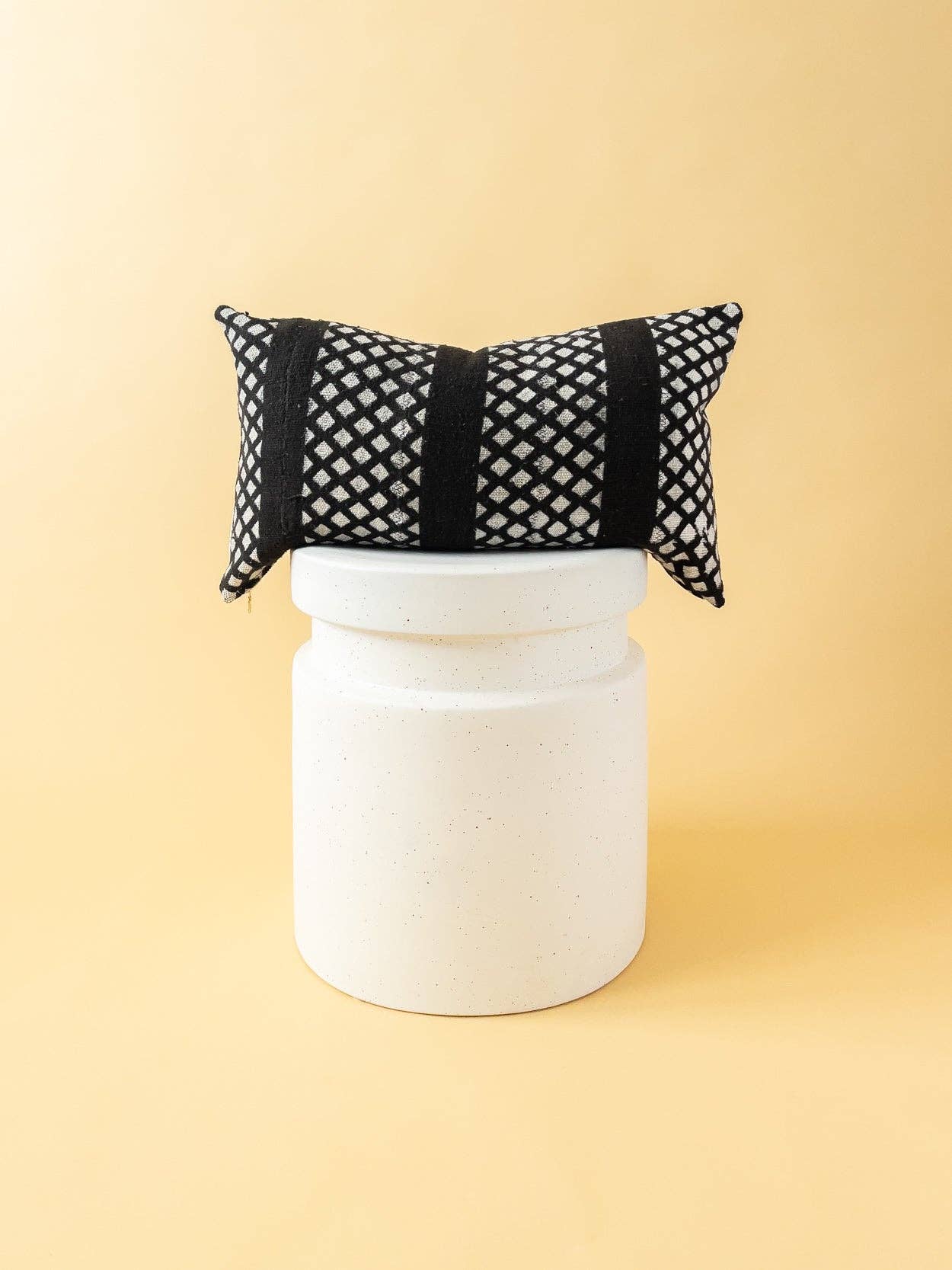 DK Renewal - Wholesale Throw/decorative pillow - Black Mudcloth Lumbar Pillow 101