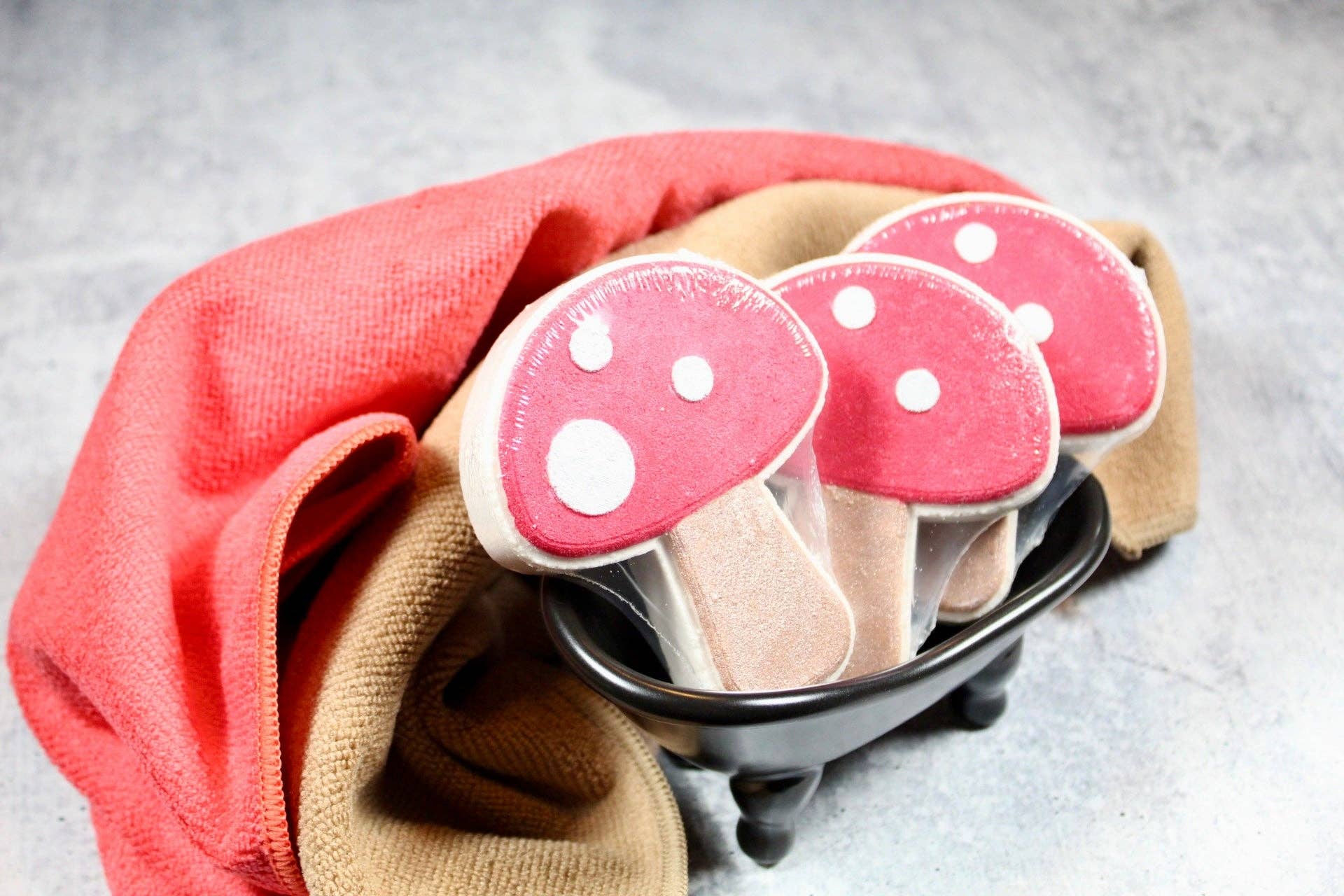 Wicked Bubbles LLC - Wholesale Bath Bomb/Fizz - Bath bomb - 4.75 oz - Mushroom1