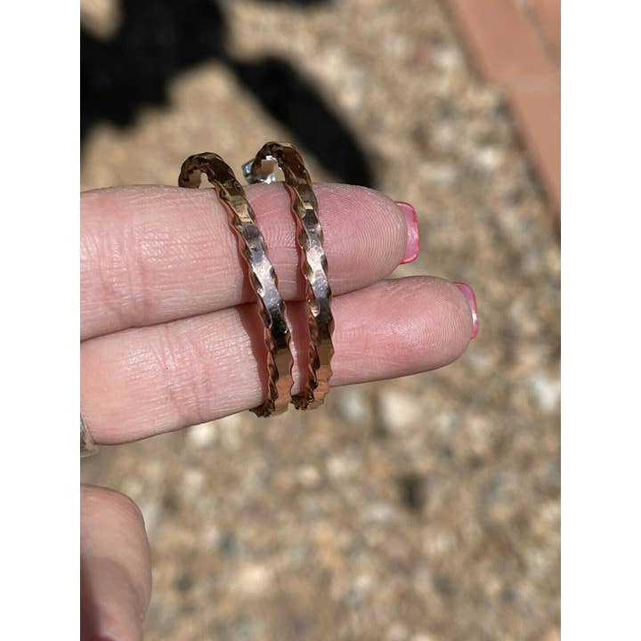 Nizhonitradersllc – Brincos de argola por atacado – Brincos de argola estilo corda de cobre Navajo2