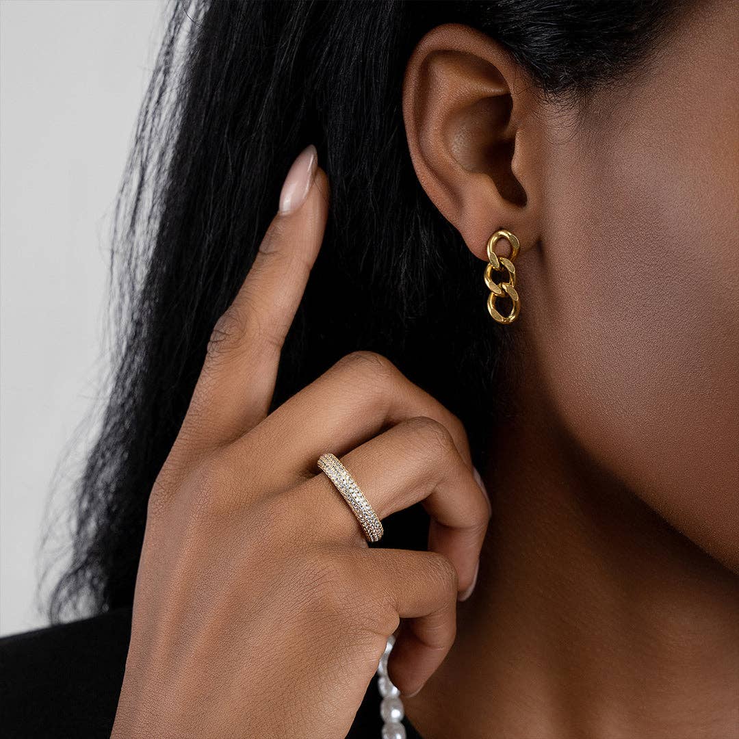 Adornia - Vendita all'ingrosso Anelli multipietra - Anello a fascia tonda Crystal Eternity in oro1