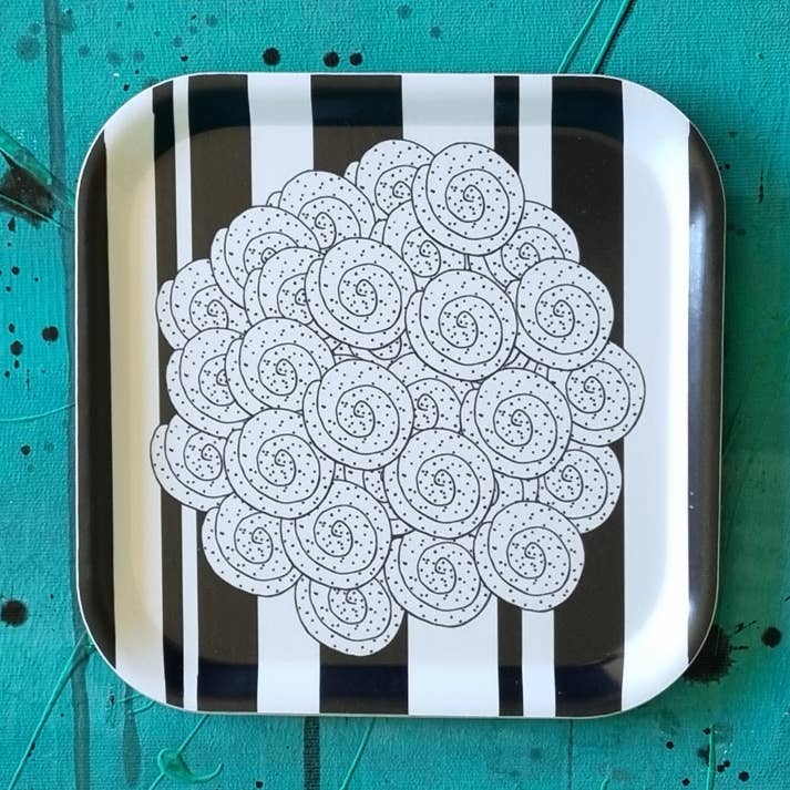 tray/cookieplate SWEDISH FIKA CINNAMON black/white 20x20 cm for wholesale by erika tubbin