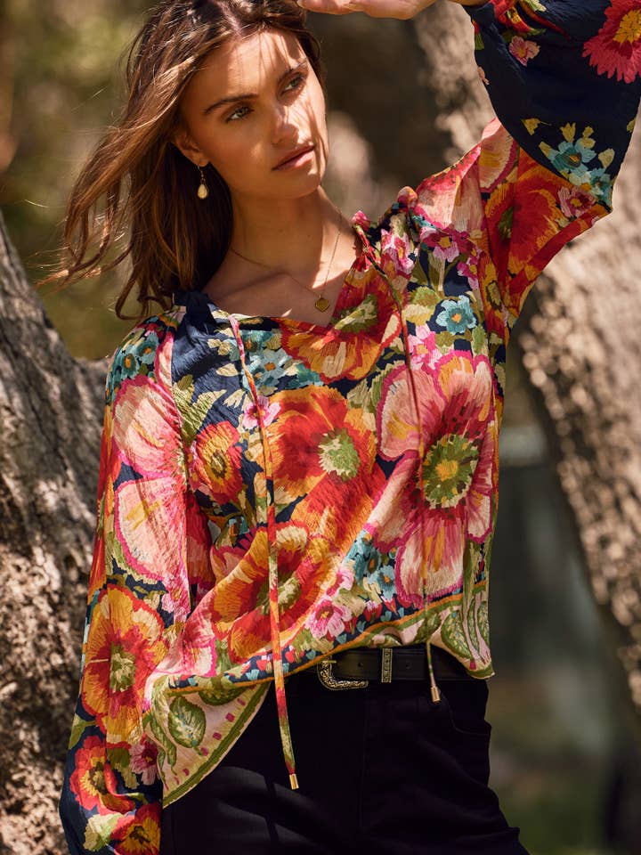 Blus med blommig bårdtryck för wholesale av Oddi