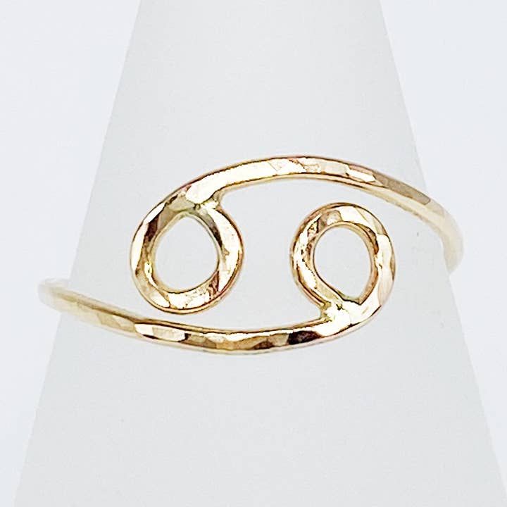 Kræft Ring | 14kt guld fyldt astrologi Ring for engroshandel hos From Brooklyn With Love