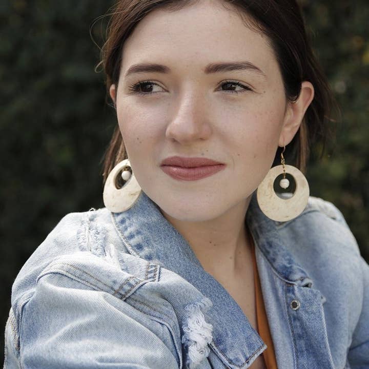 Coco & Souls - Venta al por mayor Pendientes colgantes - Pendientes de concha de coco blanco piedra blanca5