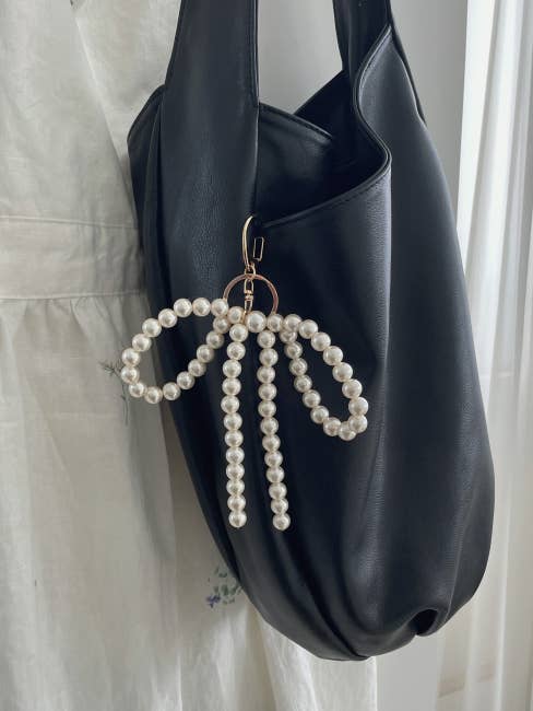 MOND HAUS - Wholesale Keychain - Women's - Fonda Keychain | Chubby Pearl Beaded Ribbon Charm4