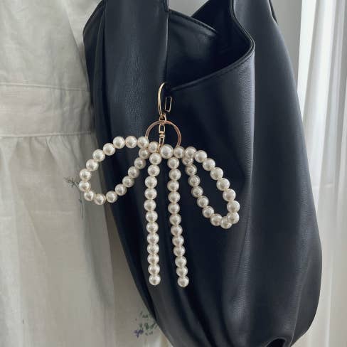 MOND HAUS - Wholesale Keychain - Women's - Fonda Keychain | Chubby Pearl Beaded Ribbon Charm4