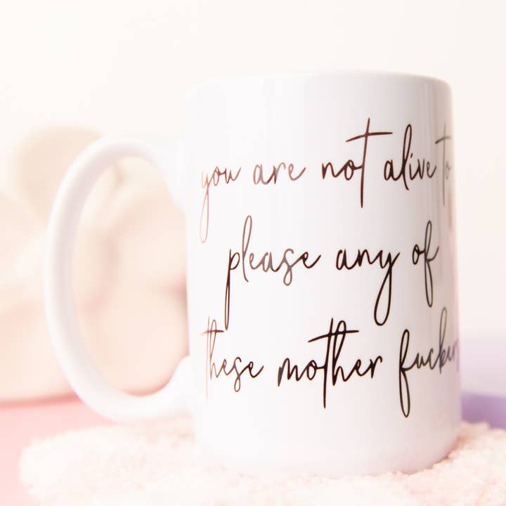 Tu n'es pas vivant Mug pour la vente par Darling Doe Designs