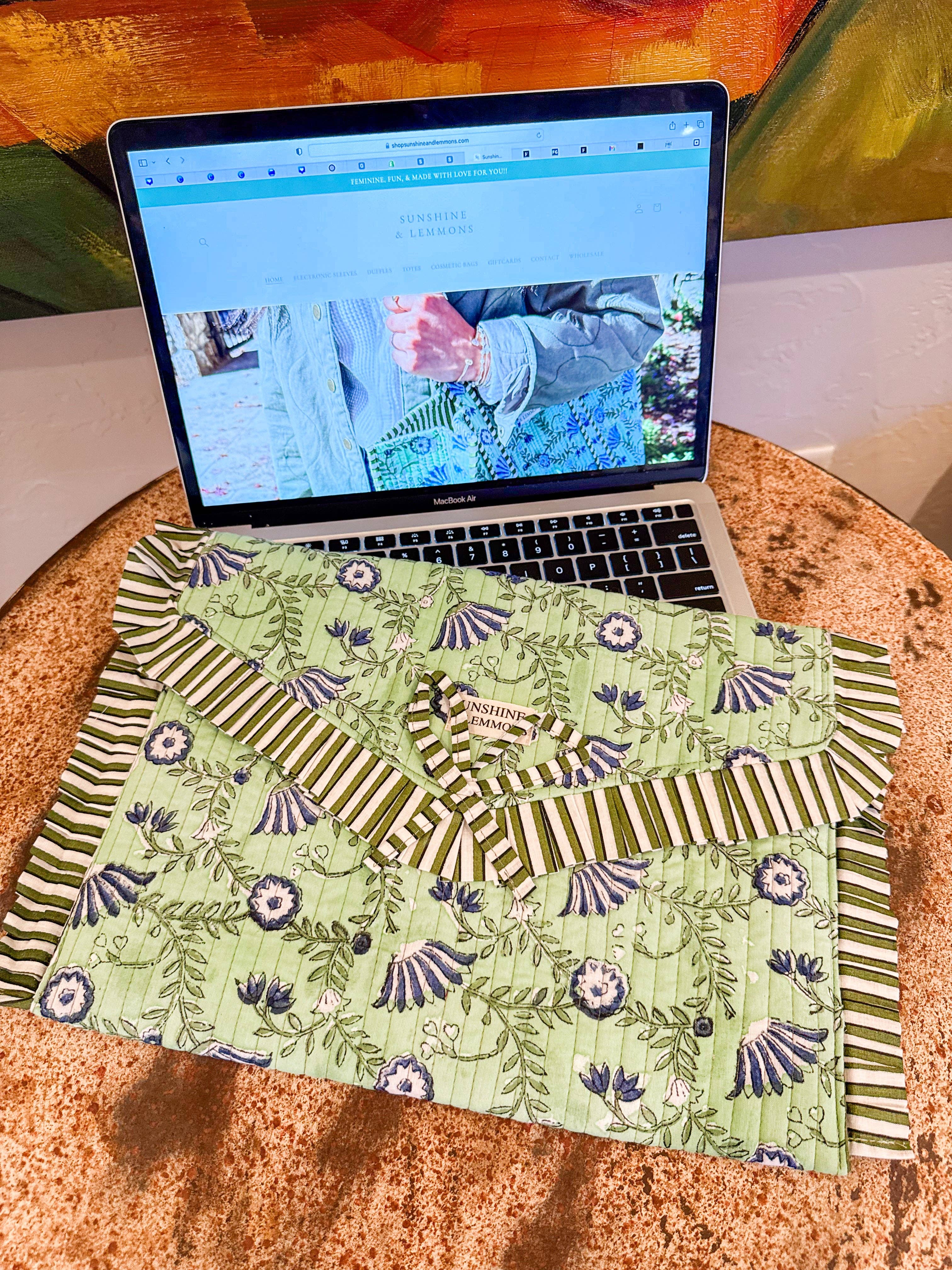 Sunshine & Lemmons - Wholesale Laptop/Tablet Case - Women's - Grace Electronic Sleeve0