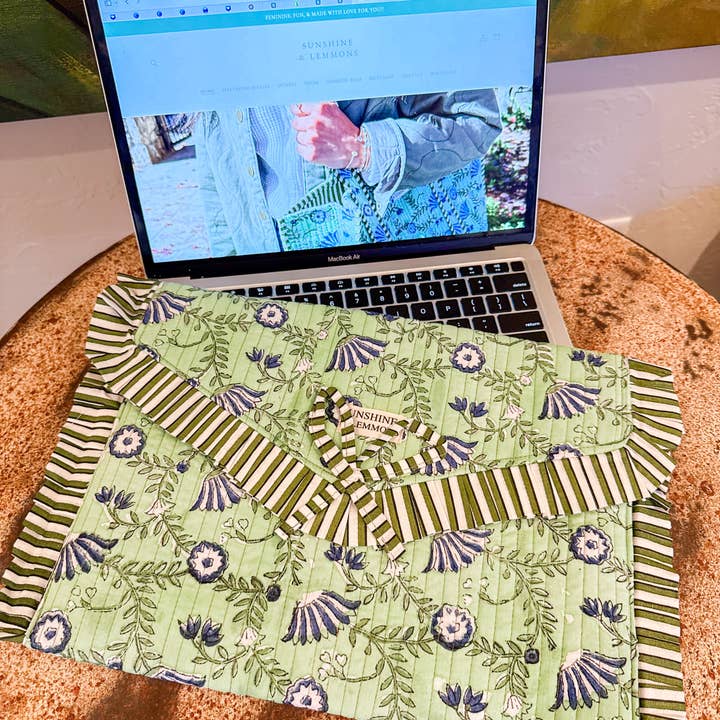 Sunshine & Lemmons - Wholesale Laptop/Tablet Case - Women's - Grace Electronic Sleeve