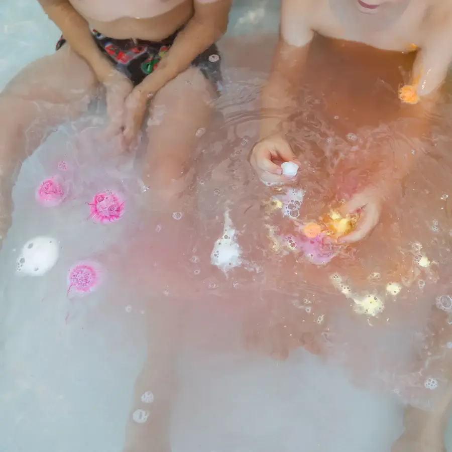 Loot Toy Company - Wholesale Bath Toy - Baby - Funky Fish Food - Swoon Maroon3