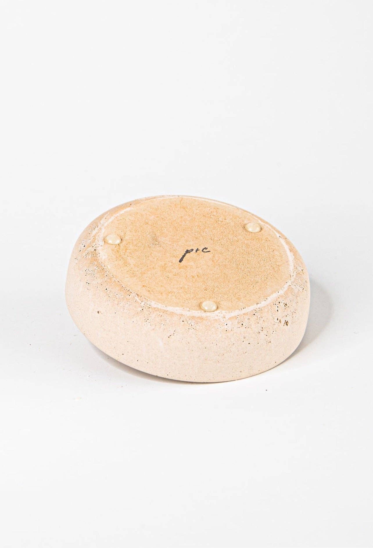 poured + crafted - Wholesale Sieradenschaaltje - Ronde betonnen sieradenschaal1