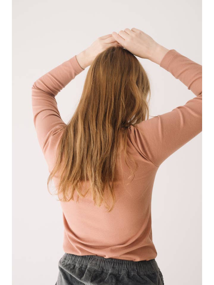 Pink Top orgánico de cuello alto acanalado en rosa for wholesale on Faire1