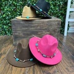 Chapeaux en laine ajustables Jours lumineux & Nuits chaudes pour la vente par The Bling Barn