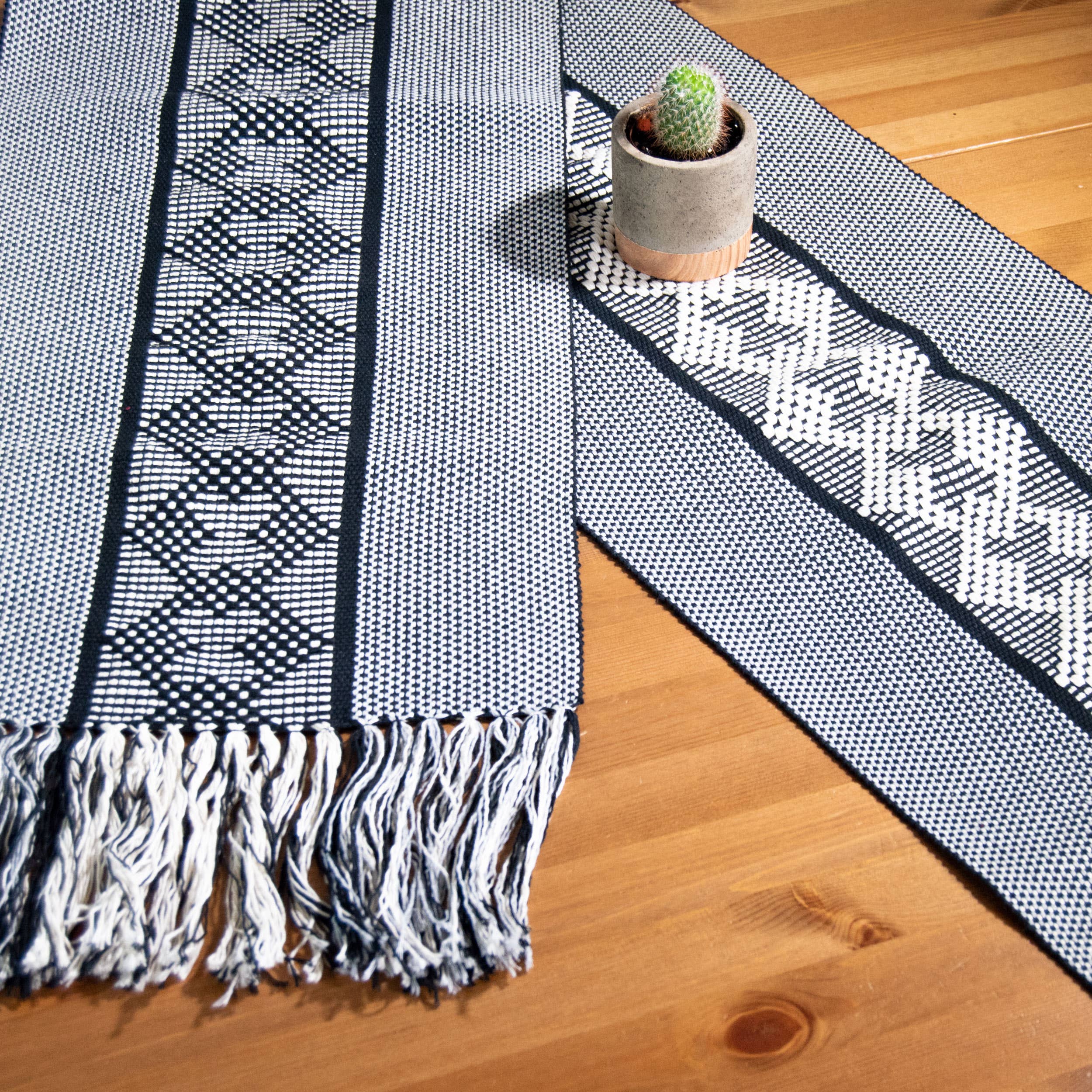 Decor Artesanal – wholesale Table runner – Geometric Table Runner4