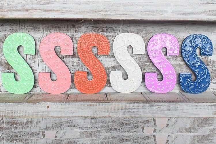 AWGifts Europe - Wholesale Decorative Tabletop Object - Letter "S" - Assorted Colours - 15cm0