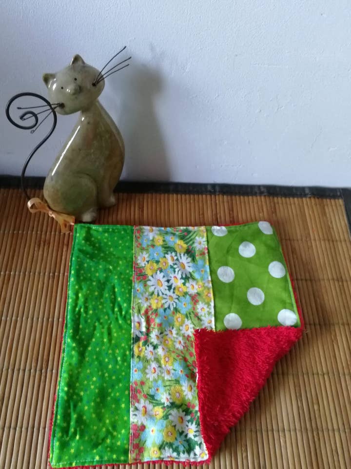 Green cloth for wholesale by Funnycreation