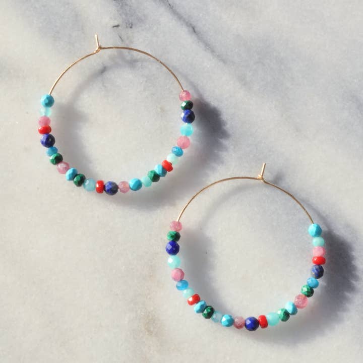 Orecchini a Cerchio dorati con pietre preziose Confetti - BRIGHTS per la vendita all'ingrosso da parte di Libby & Smee