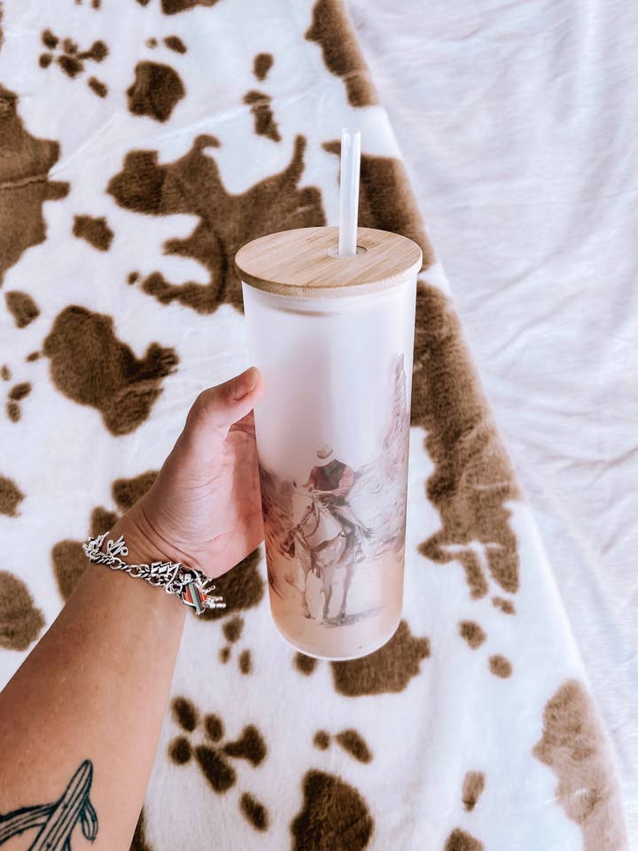 Cowboy reitet weg gefrostetes Glas Tumbler für den Großhandel von The Desert Lobo