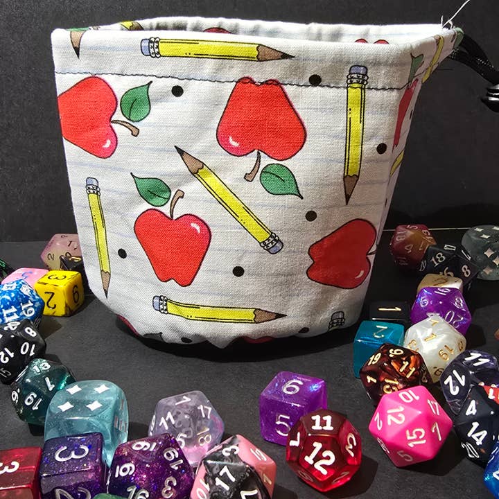 Sac de pommes et de crayons pour la vente par Mizorey Ren