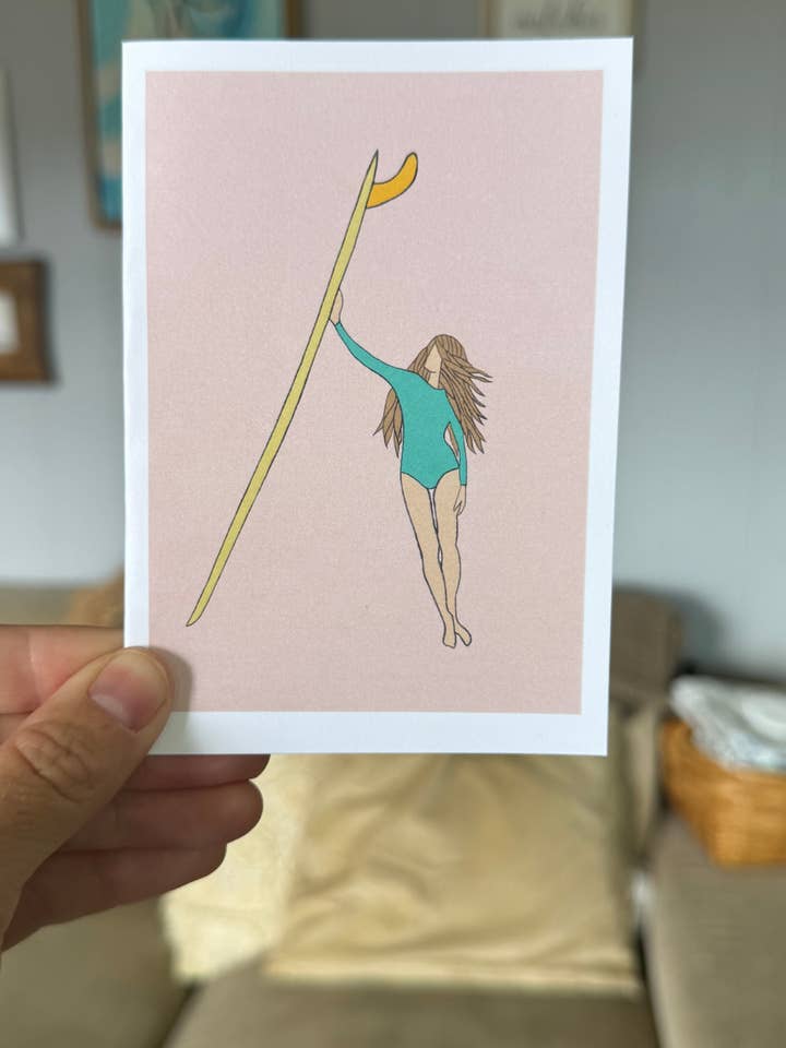 Carta di posa sulla spiaggia per ragazza surfista per la vendita all'ingrosso da parte di Sierra Rehrer Designs