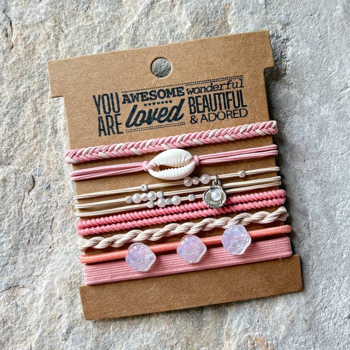 Chouchous Charm sur Carte Kraft | Coquillage pour la vente par eastern ave studio