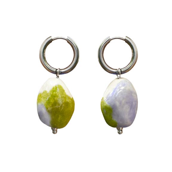 Brincos de cerâmica leves aro Jimena VÁRIAS CORES por atacado de Blanca Olmos Studio