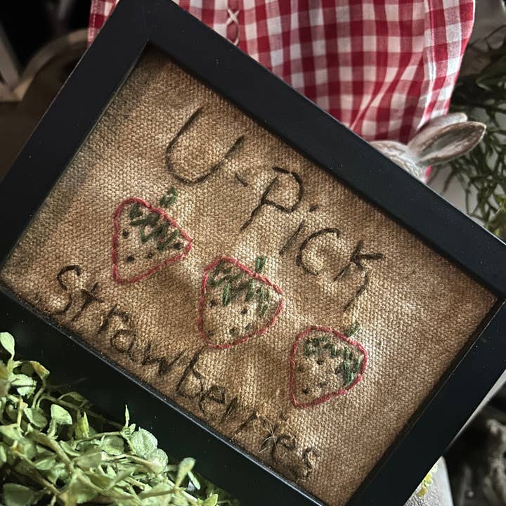 Fraises à cueillir — échantillon primitif style ferme pour la vente par Colonial House Primitives