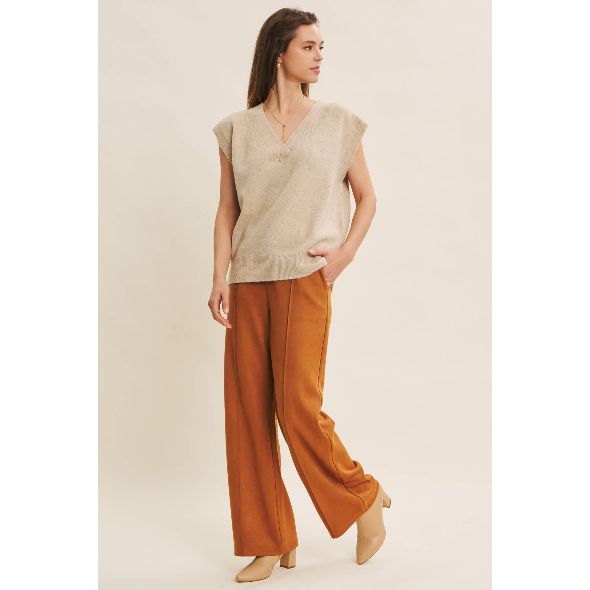 in february - Vente Pantalon – femme - PANTALON DROIT EN DAIM VÉGÉTALIEN AVEC PINCE12