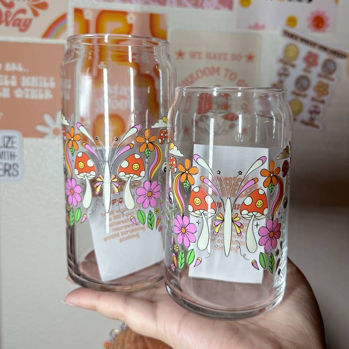 Bicchiere in vetro Butterfly Doodle per la vendita all'ingrosso da parte di amarieacreates