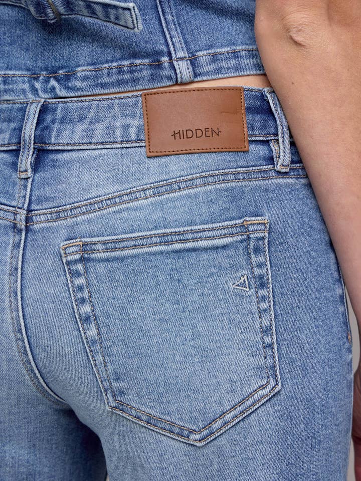 Hidden Jeans - Wholesale Jeans - Women's - Medium 33" Inseam Mid-Rise Clean Stretch Dad Jean