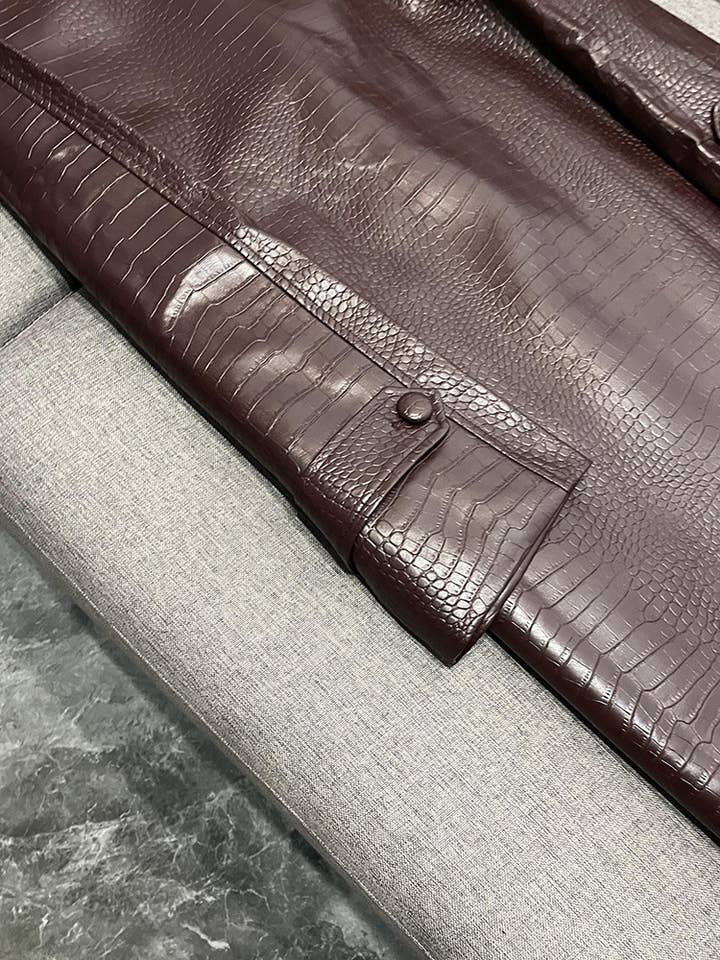 Couleur comme sur les photos Manteau long à lacets en similicuir motif crocodile SY391 en vente sur Faire8