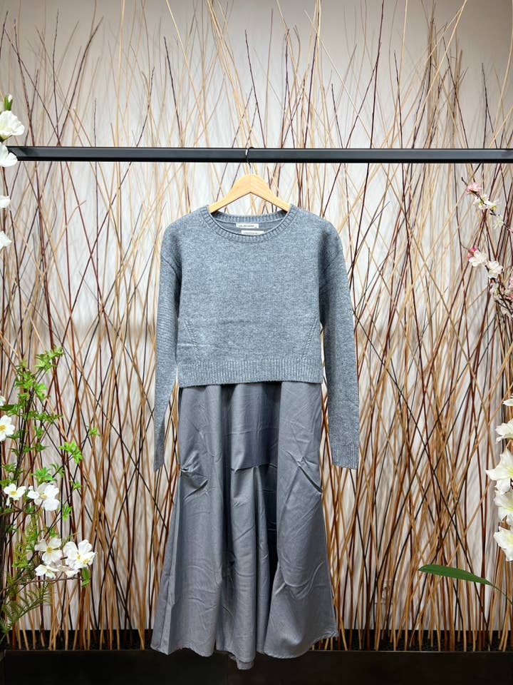 L'Emotion - Vendita all'ingrosso Completo top e gonna - Donna - Set maglione corto con spacco laterale e abito impermeabile su misura3