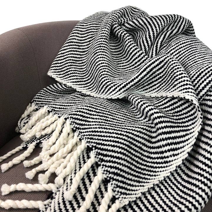 SLATE + SALT - Wholesale Throw Blanket - Chunky Black Stripe Alpaca Throw1