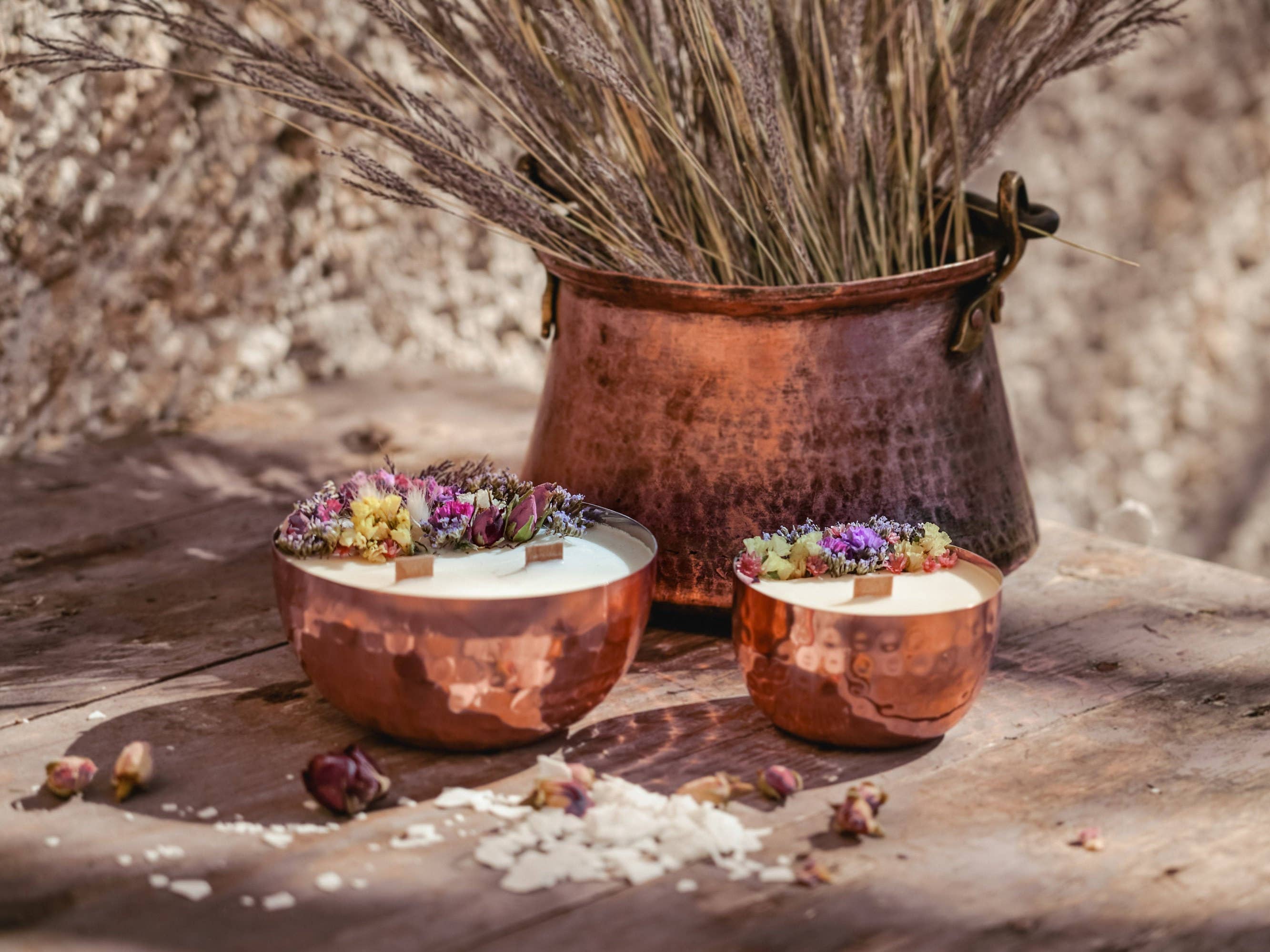 Nema Concept – wholesale Jar/filled candle – Hammered Copper Pot Soy Candle with Dried Flowers2