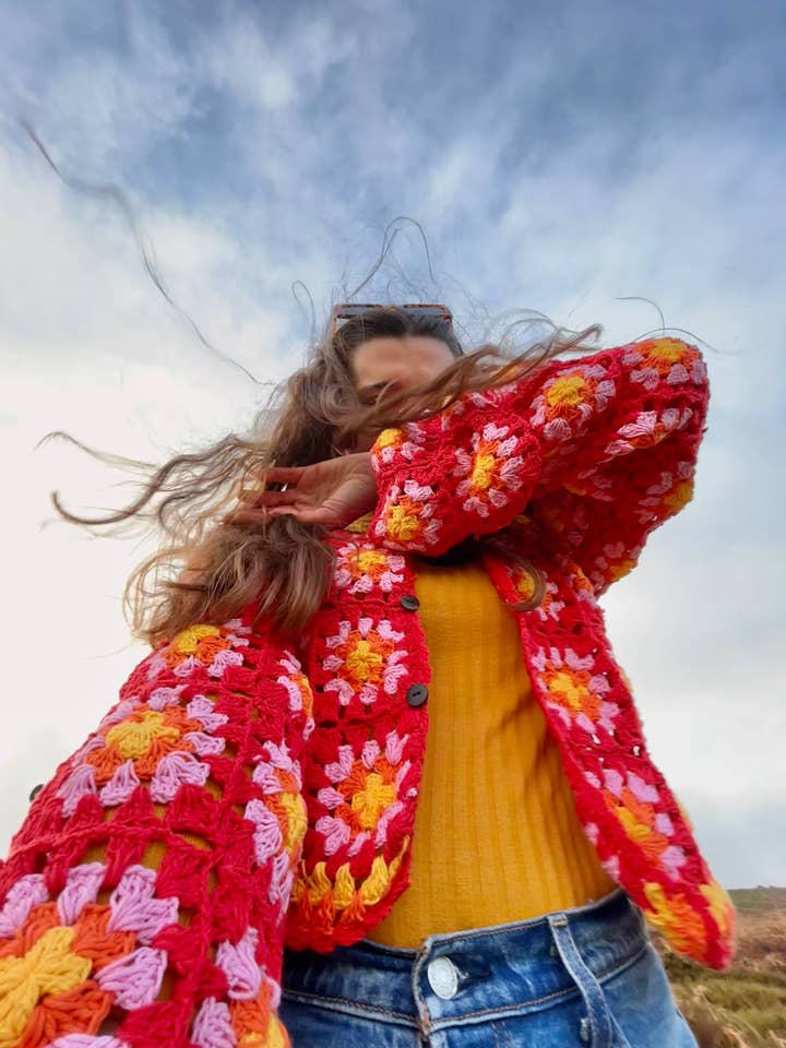 Carolina Gehäkelter Cardigan in Orange und Rosa für den Großhandel von Wild Orange Tree