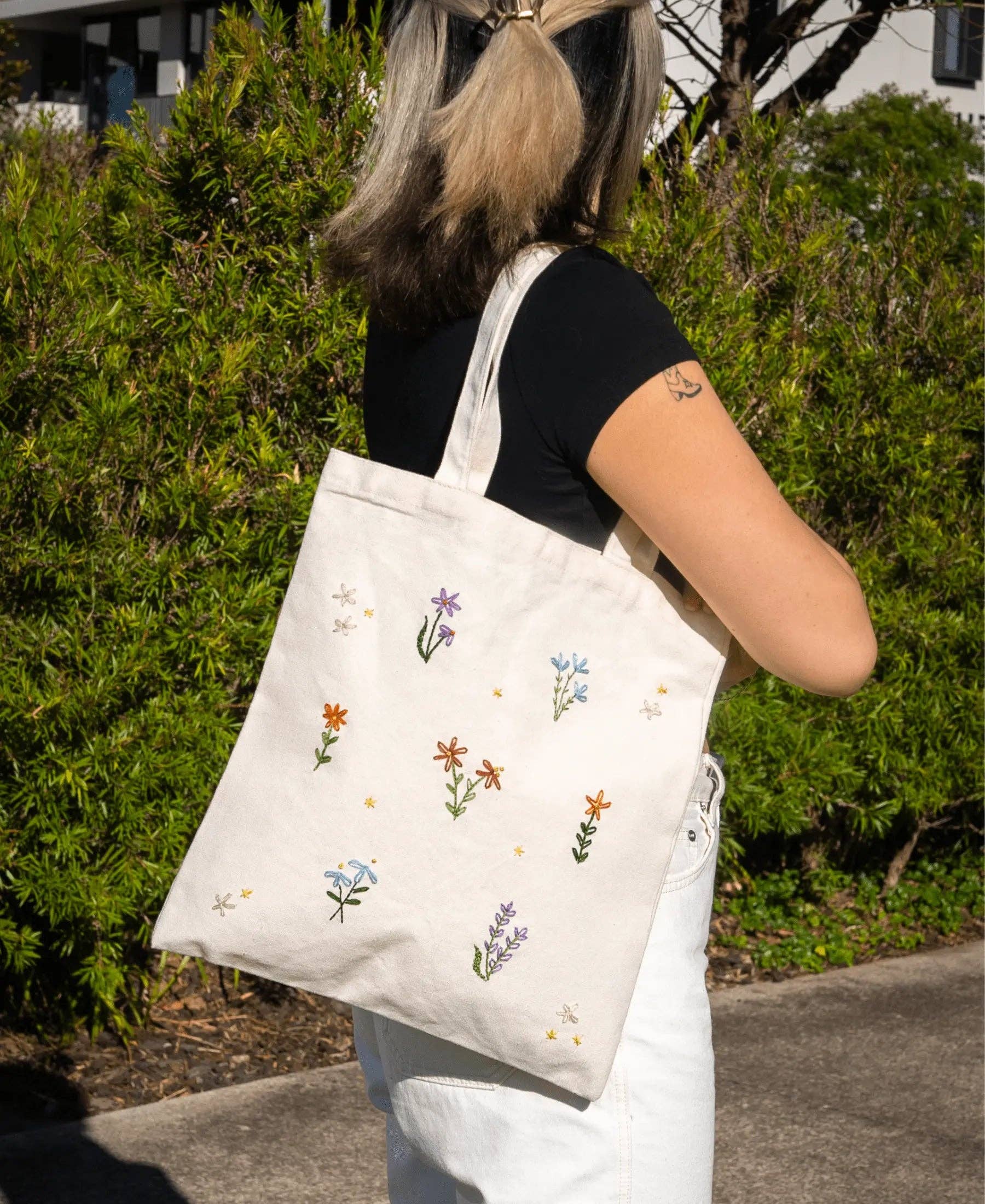 Craft Club – wholesale Tote bag – Women's – FLOWER FIELD - Embroidered Tote Bag Kit1
