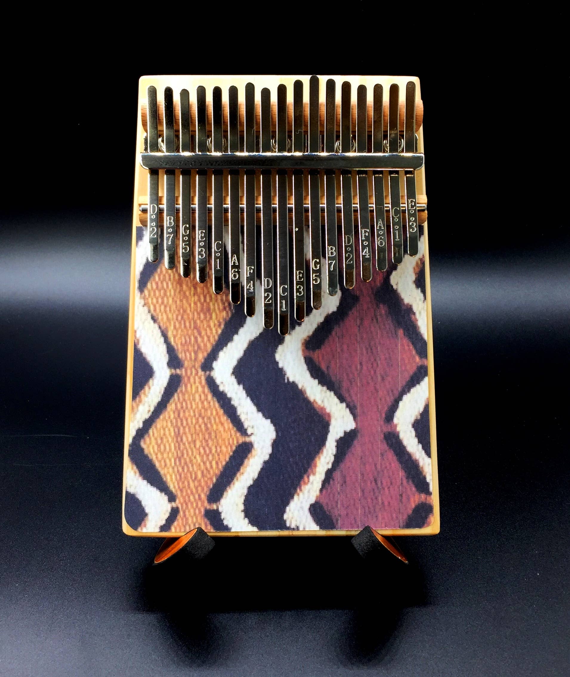 inRhythm - Vendita all'ingrosso Strumenti musicali - Kalimba con 17 note in acciaio e supporto espositivo opzionale8
