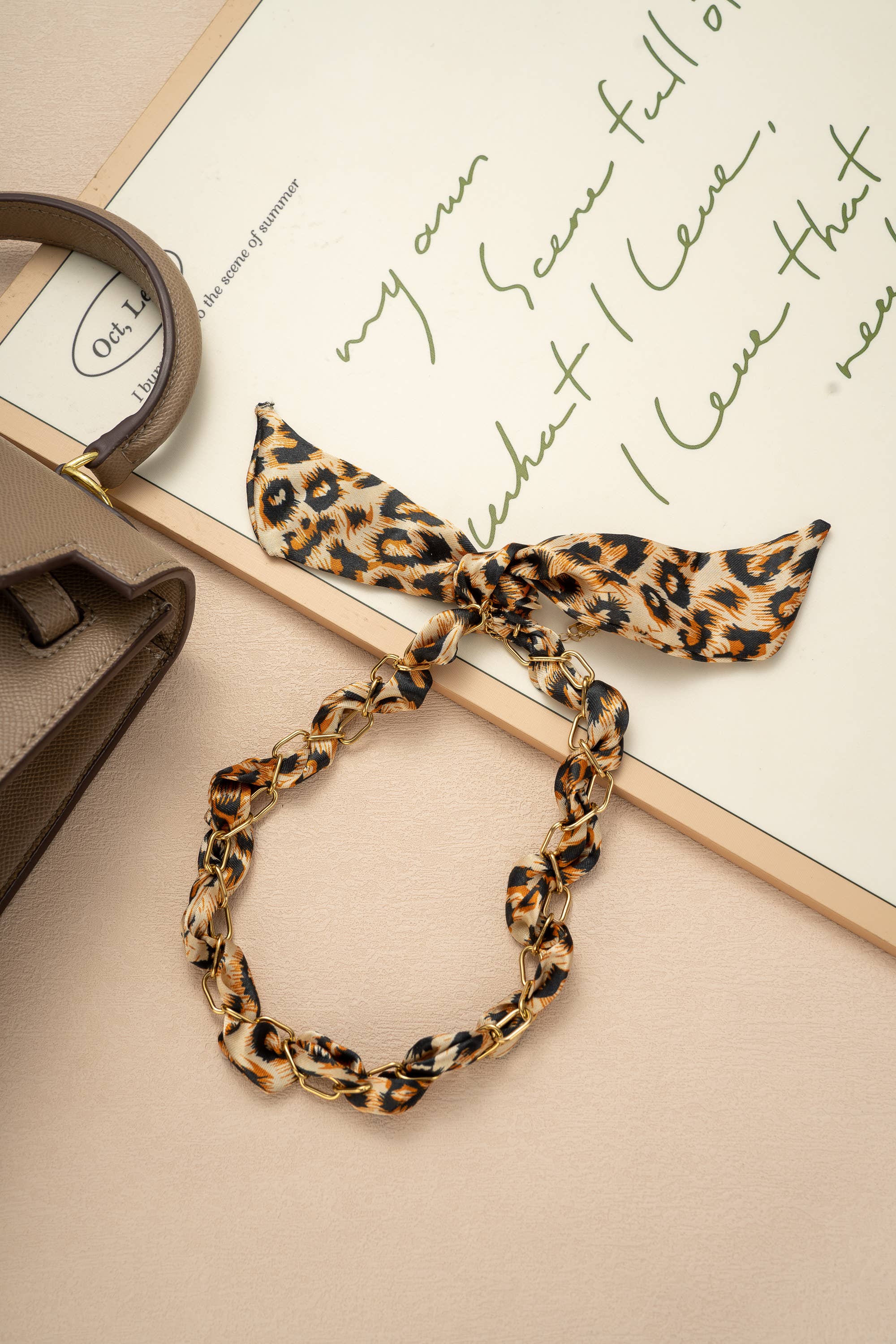 COSMOS - Vente Collier maille et chaîne - Collier entrelacé maille et tissu léopard personnalisable 1