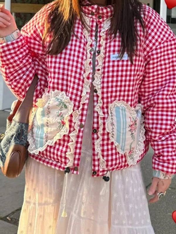 Veste en vichy ornée d'un patch en forme de cœur pour la vente par AZSHOP Trading LLC