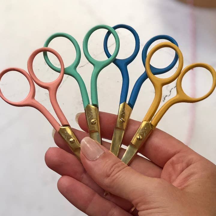 Chasing Threads - Wholesale Embroidery/Cross Stitch Supplies - Coloured Embroidery Scissors2