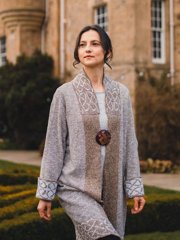 Giacca lunga in lana d'avena per la vendita all'ingrosso da parte di Knitted in Edinburgh