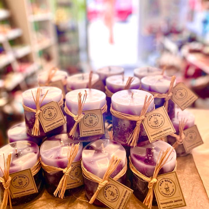 New Bern Candle and Soap - Wholesale Jar/Filled Candle - 3x3 Candle Honeysuckle Jasmine Scent