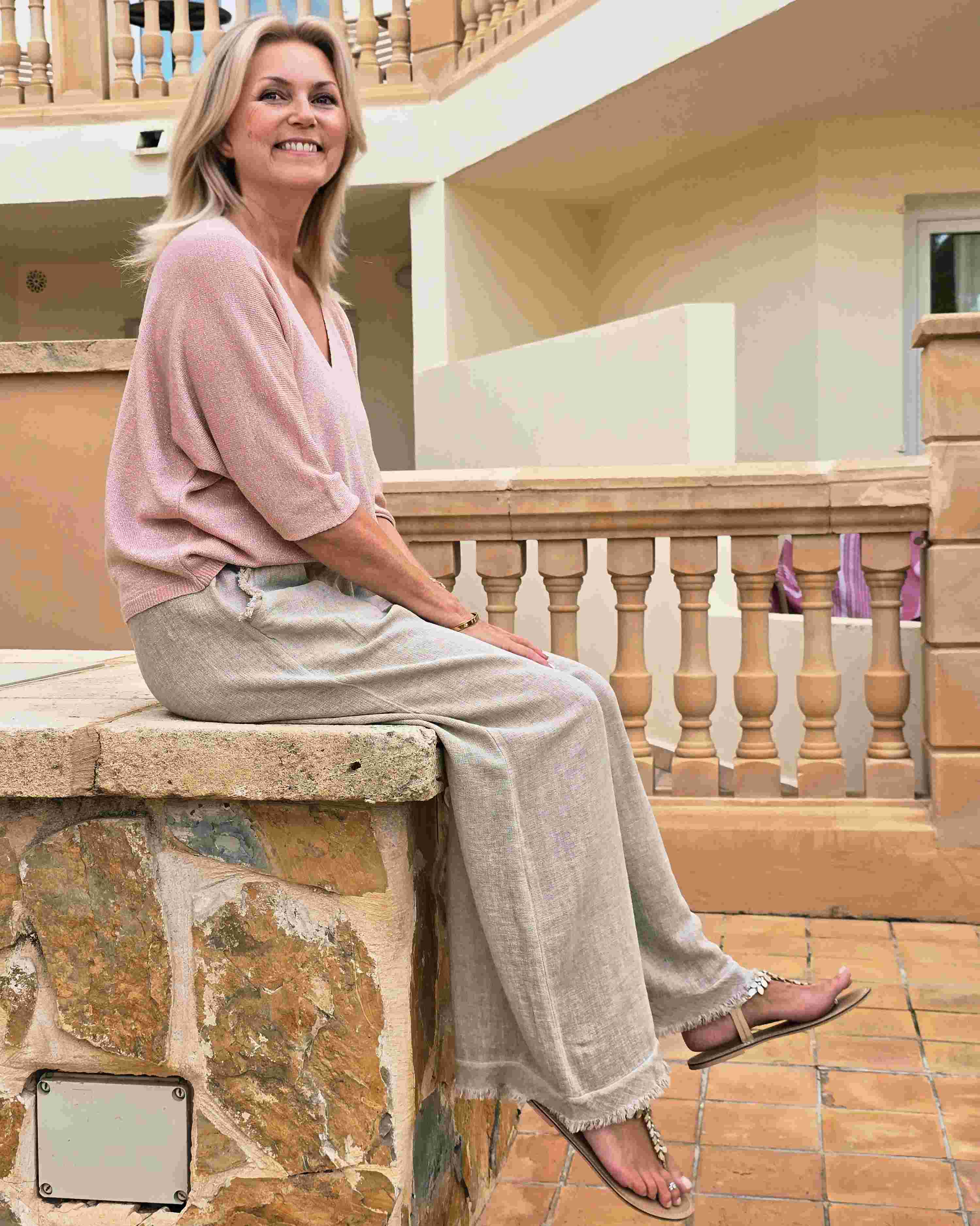 Cadenza Italy Ltd – wholesale Knit top – Women's – Modal Blend V Neck Sparkle Top4