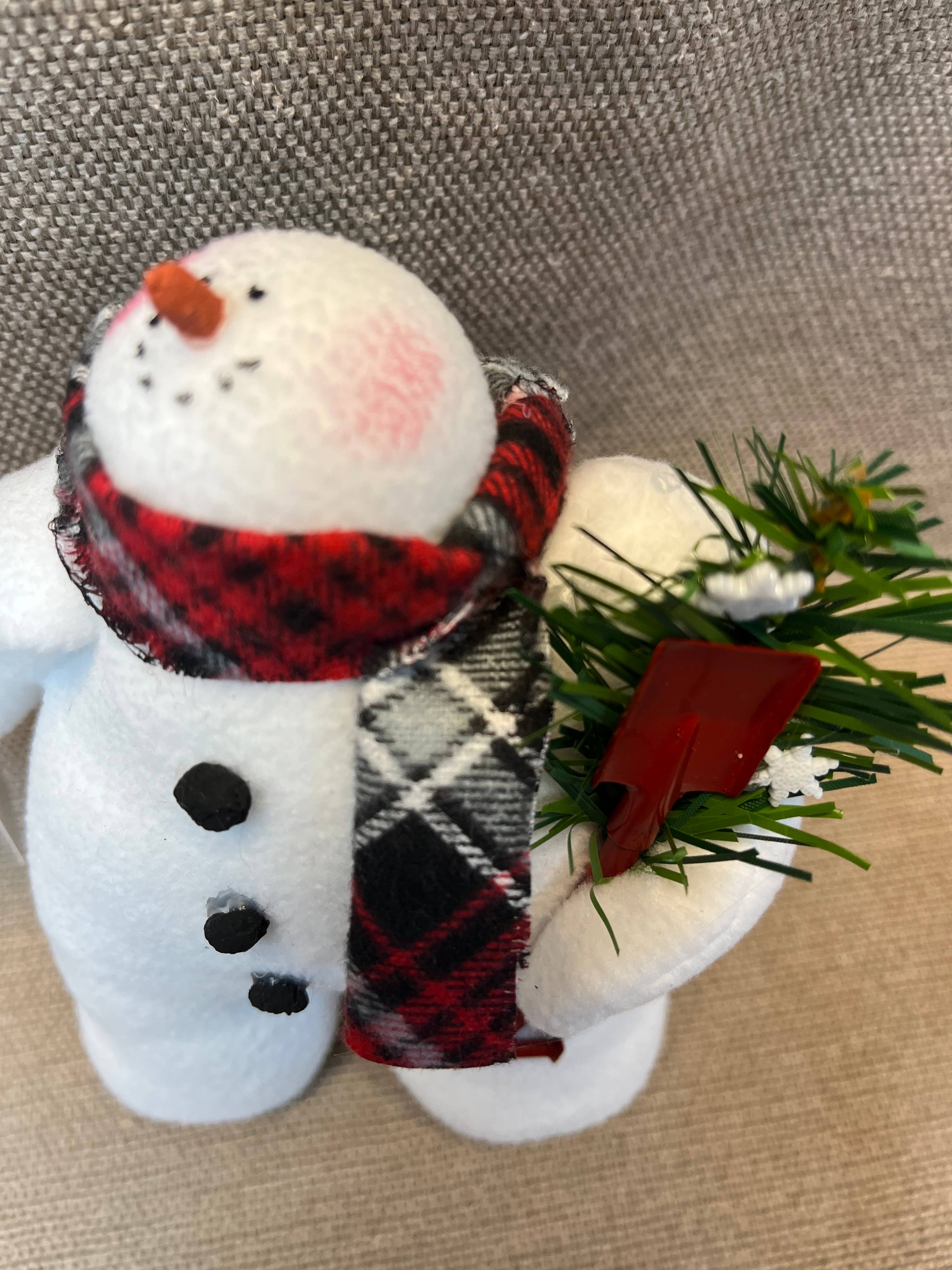 Sandy Pants Snowmen - Wholesale Christmas Decoration - Fleece Stuffed Snowman_Sandy Pants Snowday_Shovel3