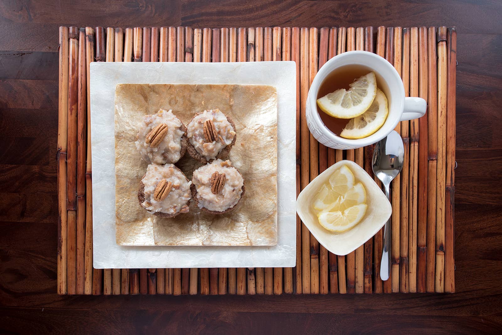 Dekorasyon Gifts  Decor - Vente Assiettes/plats/bols de décoration - Assiette carrée en Capiz de 15 cm3