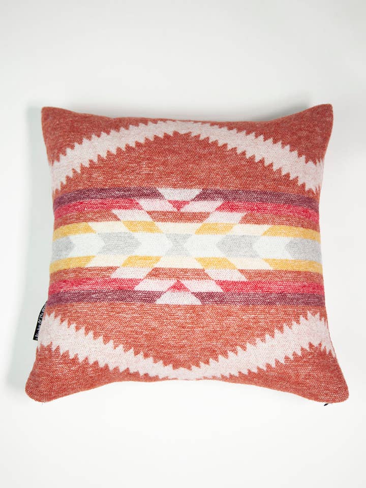 Cuscino Mapu Borgogna per la vendita all'ingrosso da parte di Blankets Of The World