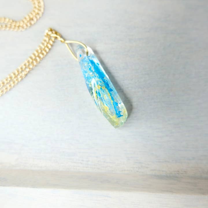 BlueButterflyBazaar – Großhandel Kette mit Anhänger/Charm – Reylo kleiner Anhänger Kyber Kristall Halskette gelb und blau für Rey und Ben Solo Crystal Star Wars Geschenk